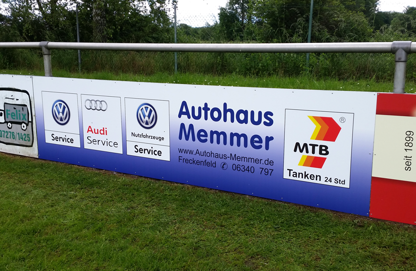 Fußballplatzbanner Autohaus Memmer